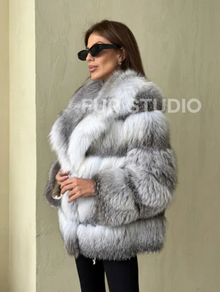 Шуба из меха арктической лисы - фото 1