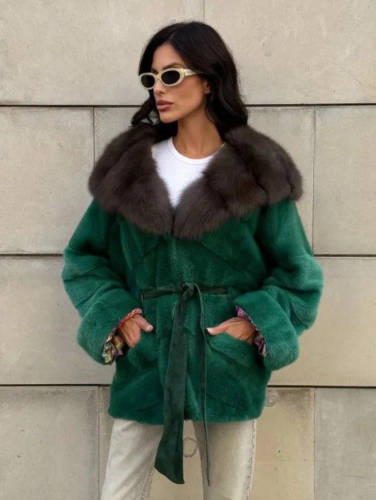Шуба кимоно из норки с капюшоном из меха куницы - цвет малахит (зеленый) - фото 11