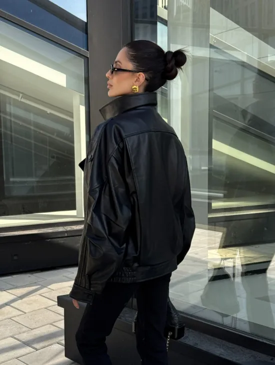 Женская кожаная куртка с двойным воротником, пышными рукавами реглан - фото 17