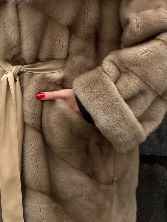 Длинная шуба кимоно из норки Pastel с капюшоном из меха рыси - фото 1