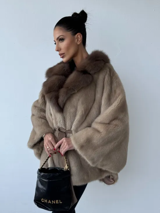 Зимнее пончо из меха норки Pastel с воротником из куницы - фото 5