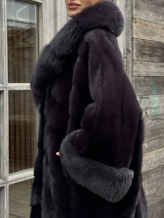 Женская норковая шуба в стиле «Бохо» с отделкой на воротнике и рукавах из меха песца - фото 4