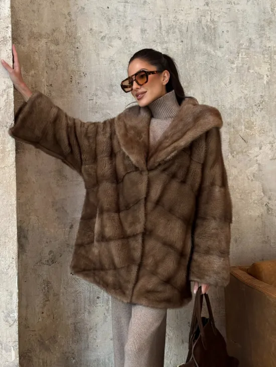 Укороченная норковая шуба с капюшоном из норки - фото 10