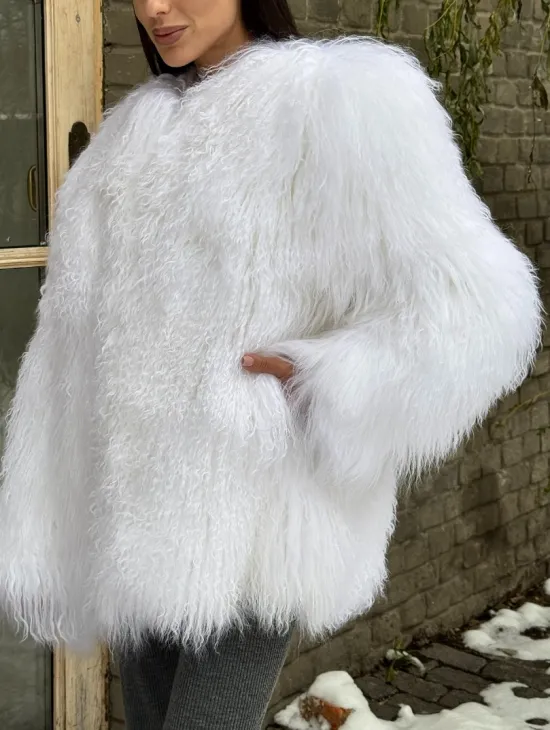 Шуба белая из меха ламы без воротника - фото 1