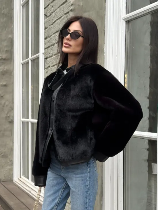 Куртка из мутона с мехом норки - черная - фото 3