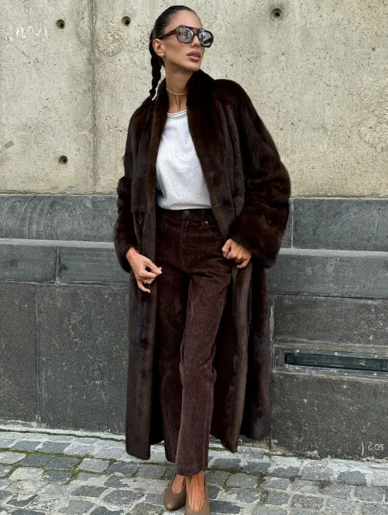 Эффектная норковая шуба цвета 