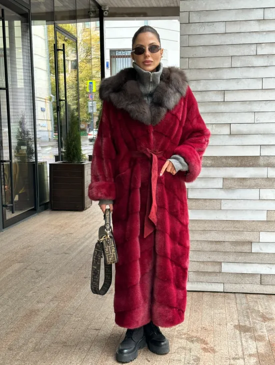 Длинная норковая шуба с капюшоном куница - фото 4