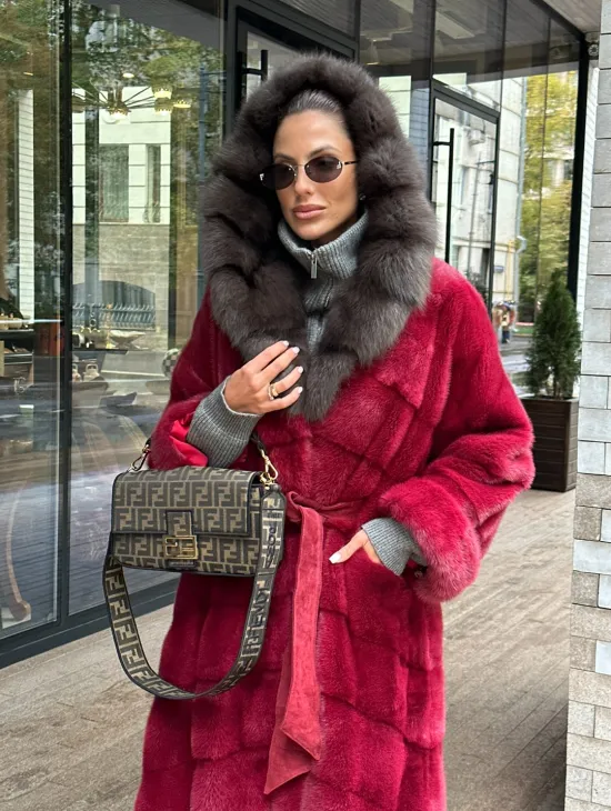 Длинная норковая шуба с капюшоном куница - фото 8