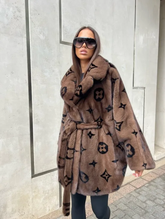 Норковое пончо из меха аукционной норки Velvet в цвете соболь - фото 1