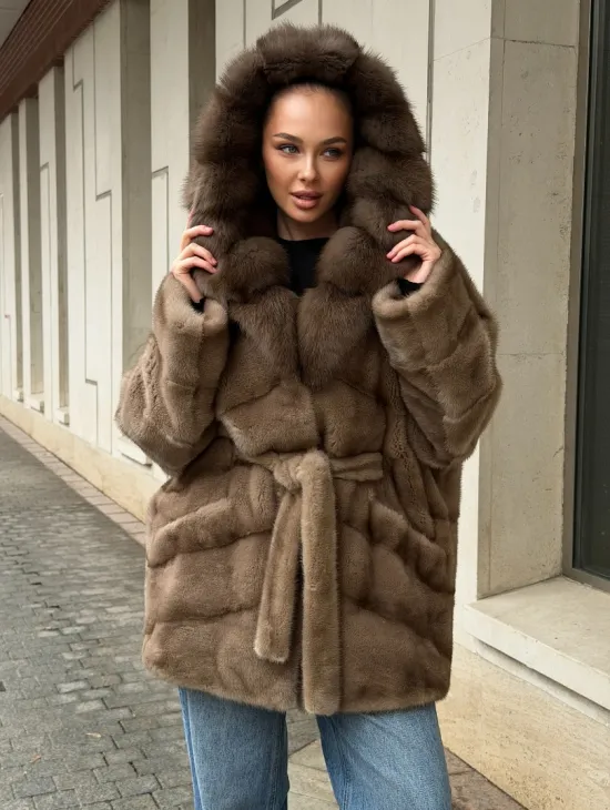 Полушубок норковый с капюшоном из меха куницы - фото 10