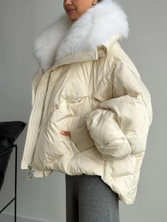 Бежевый зимний пуховик - фото 3
