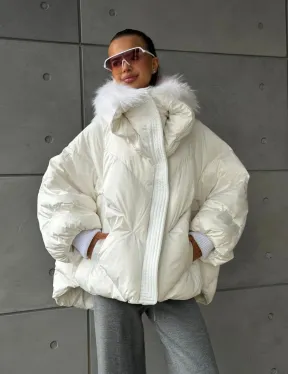 Белый зимний пуховик с мехом - фото 13