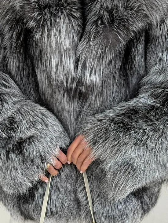 Полушубок из чернобурой лисы - фото 1