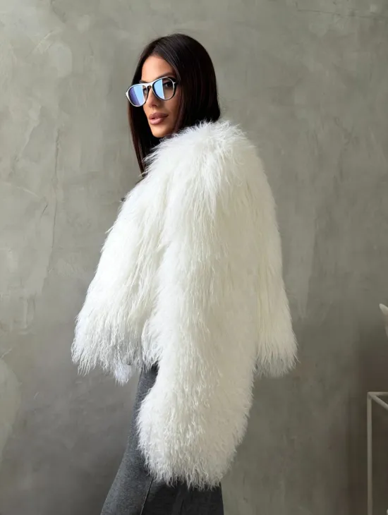 Белая кроп-шуба из меха ламы - фото 9