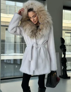 Белая шуба с капюшоном из рыси - фото 6