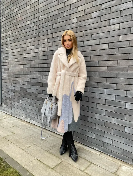 Шуба тедди из натуральной шерсти с английским воротником - фото 3