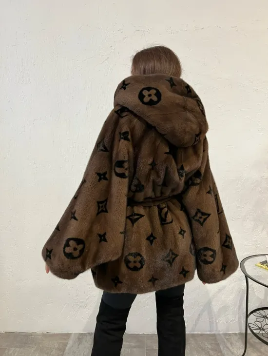 Пончо - шуба из плюшевой норки Velvet с капюшоном  - цвет соболь - фото 1