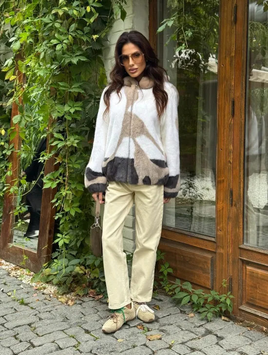 Стильная норковая куртка с капюшоном - фото 9