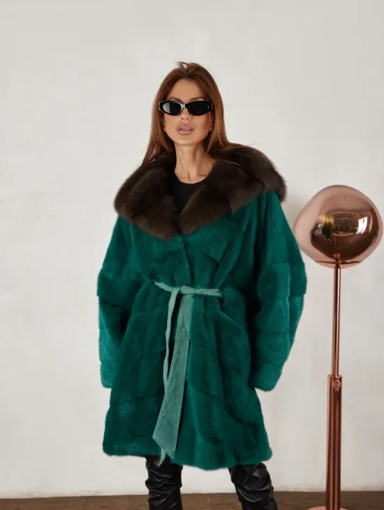 Норковая шуба с капюшоном из меха куницы - цвет темный изумруд - фото 2